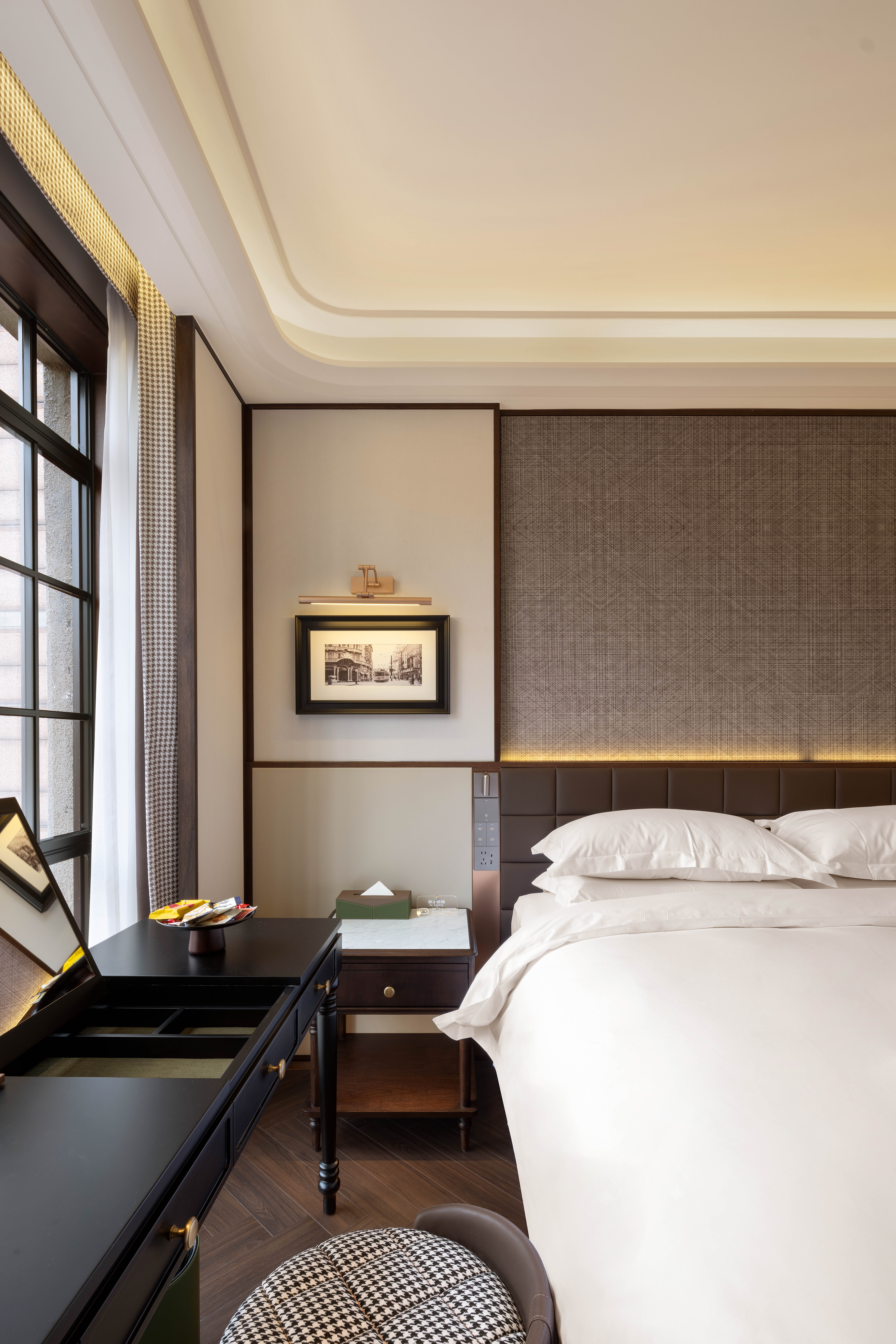 Republic Mansion Cloud Bath Tub Double Bed Room