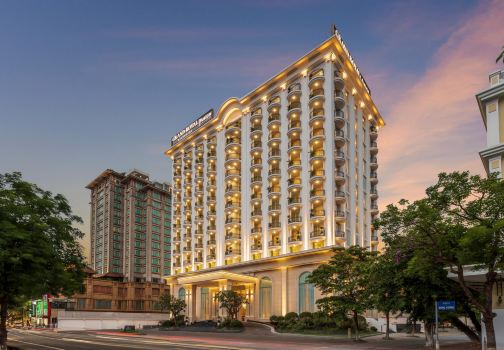 Grand Royal Riverside Hue, Fusion Collection