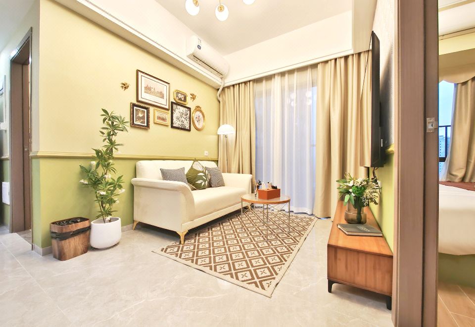 French-Style Room - 2-Room (1 living room, balcony)