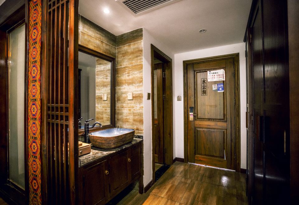 Furong Town Shuiyunxuan Inn (Furong Town Scenic Area)Guestroom - Near River (2 beds)