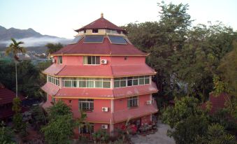 Mengla Bajiaolou Inn