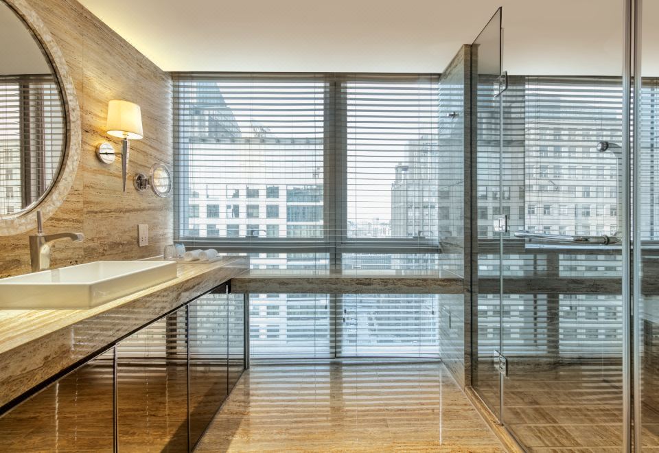 豪華高樓層行政大床房