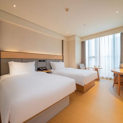 景觀雙床房【絢麗城景+電視投屏+淋浴頂噴】 全季飯店（成都太古裡中心店）優惠