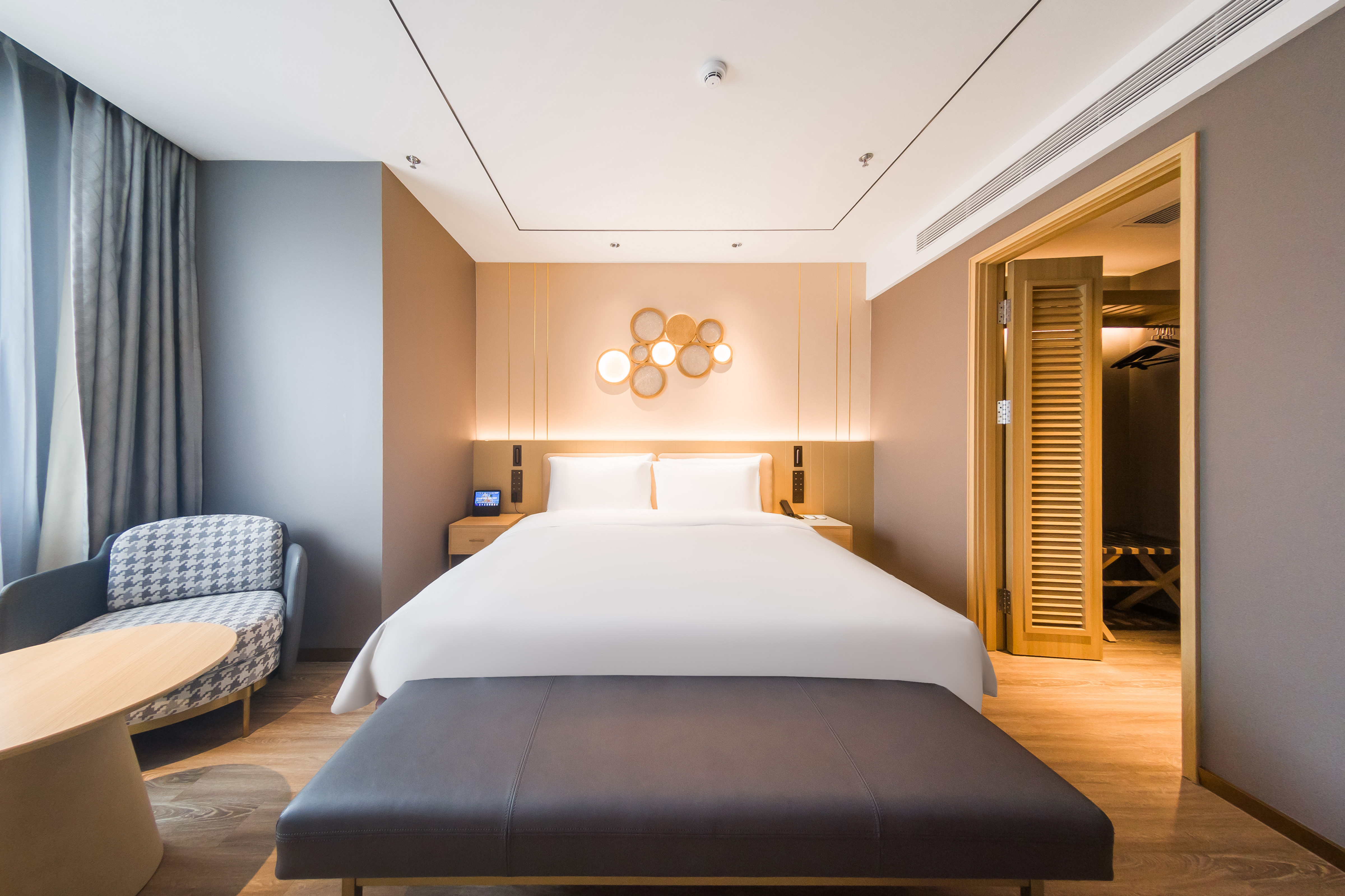 行政套房（智能客控+65寸投屏电视+小冰箱+智能马桶）