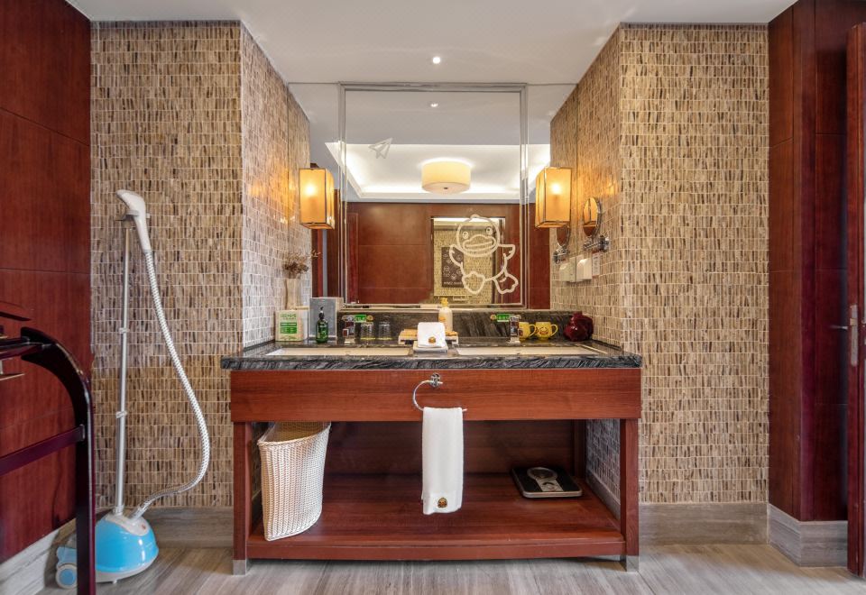 White Horse Lake Jianguo HotelB.duck Star Quality Family Room