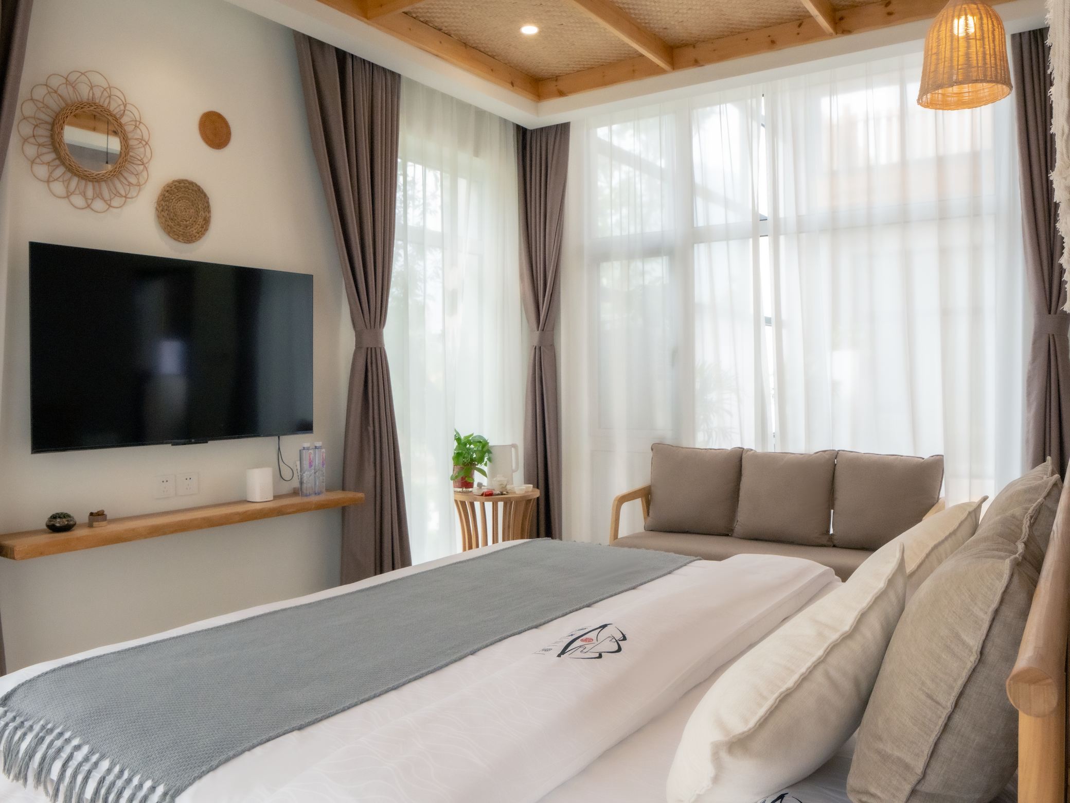 轻奢豪华大床房