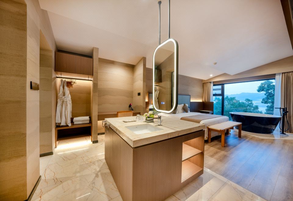 至尊庭院湖景套房