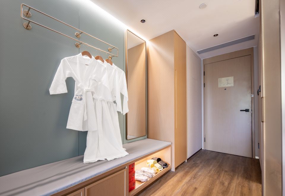 親子步步高房（智能客控+MINI吧+天然乳膠枕）