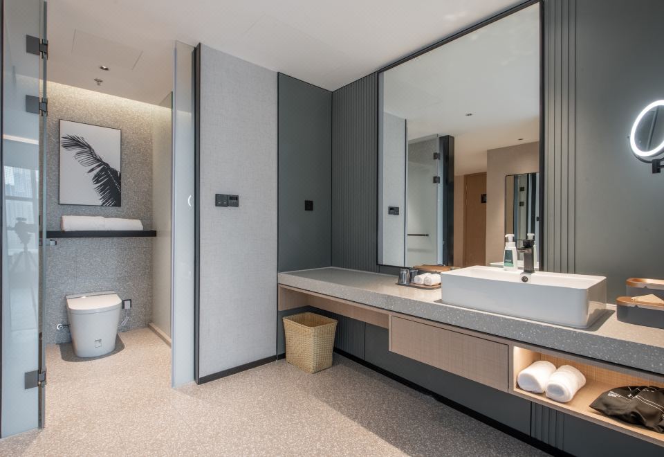 Shenzhen Nanshan Science Park high-tech Central ATOURS HotelJimu City-View Double Bed Room (Mini Fridge + Screen Projection TV + Yoga Mat + Deep Sleep PRO Pillow + 270 Degree Floor-to-Ceiling Window)