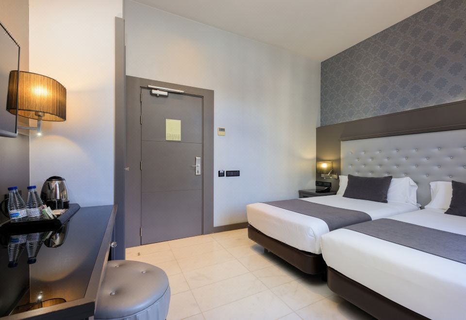 双人床或双床房