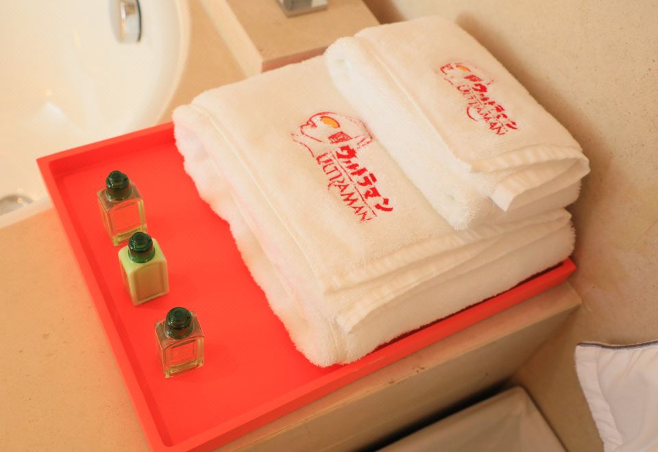 经典奥特曼主题湖景亲子房