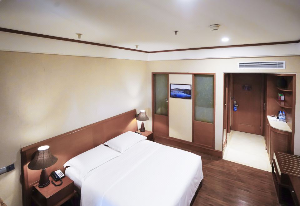 Huquan Resorts & SpaStandard Room (Double Bed)