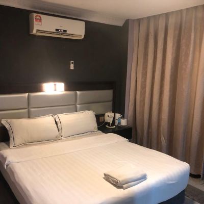 Deluxe Queen with Window Kupon T Hotel