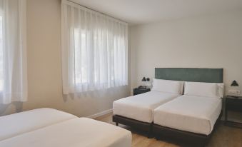 Tres Torres Atiram Hotels - Housity