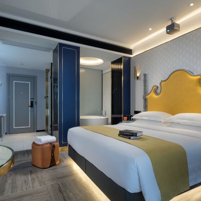 豪華大床房（巨幕投影+鬆弛感浴室） 美宿歡致酒店（樟樹時代廣場店）優惠