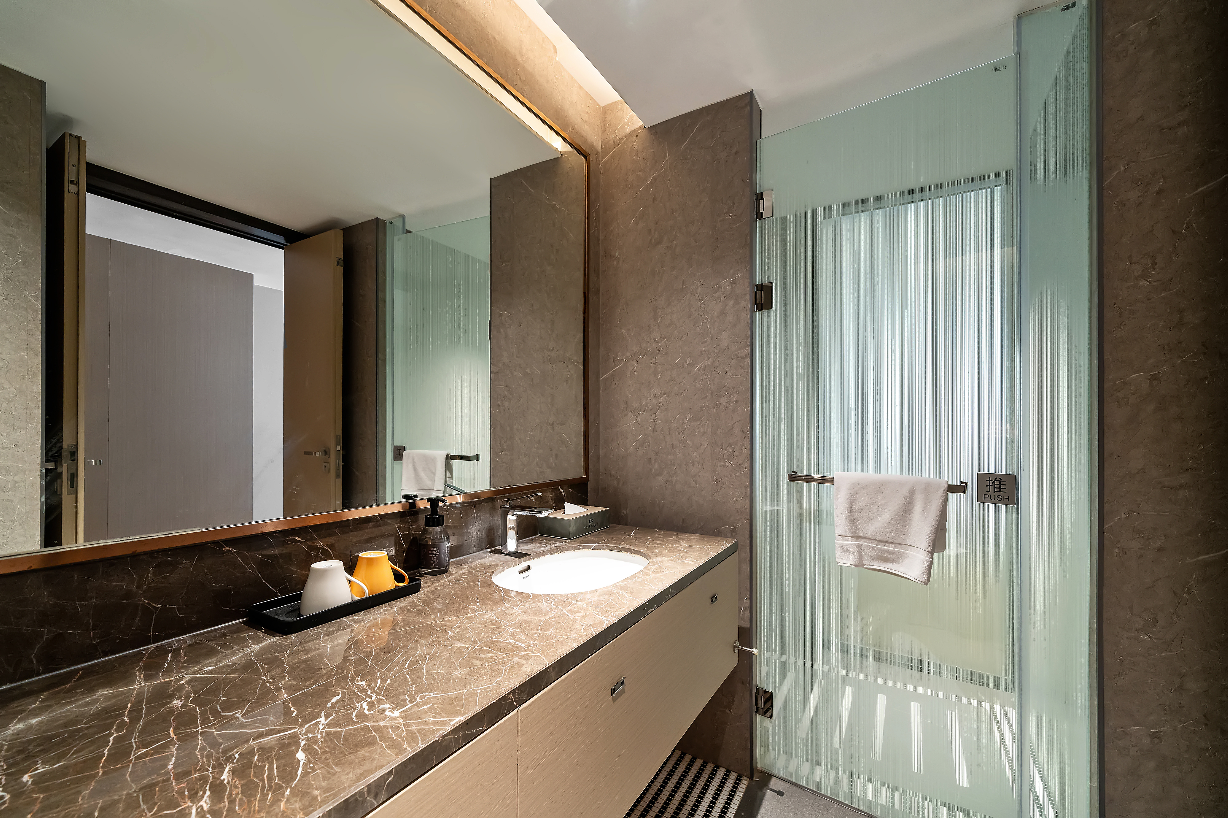 SKJIANSHEHOTELYUNLAN简享高级双床房（智能语音客控+65寸高清电视）