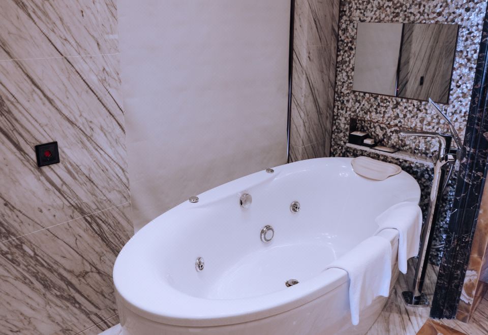 总统套房-独立会客厅-吧枱-超大衣帽间-书房