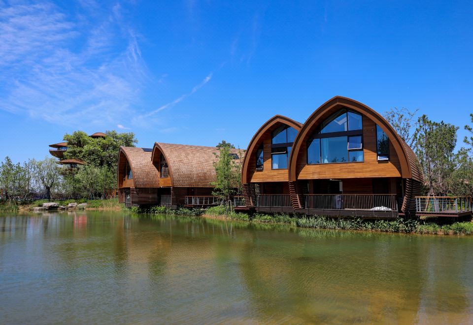 Wuhan Chengjian Senbo Nature Park & Resort HotelExcutive 2-bedroom Nonsmoking Villa With Starview&Gardenview