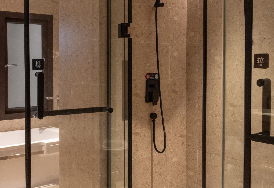 FUZHOU ROYAL HOT SPRING HOTEL & RESORTRoyal Panoramic Suite