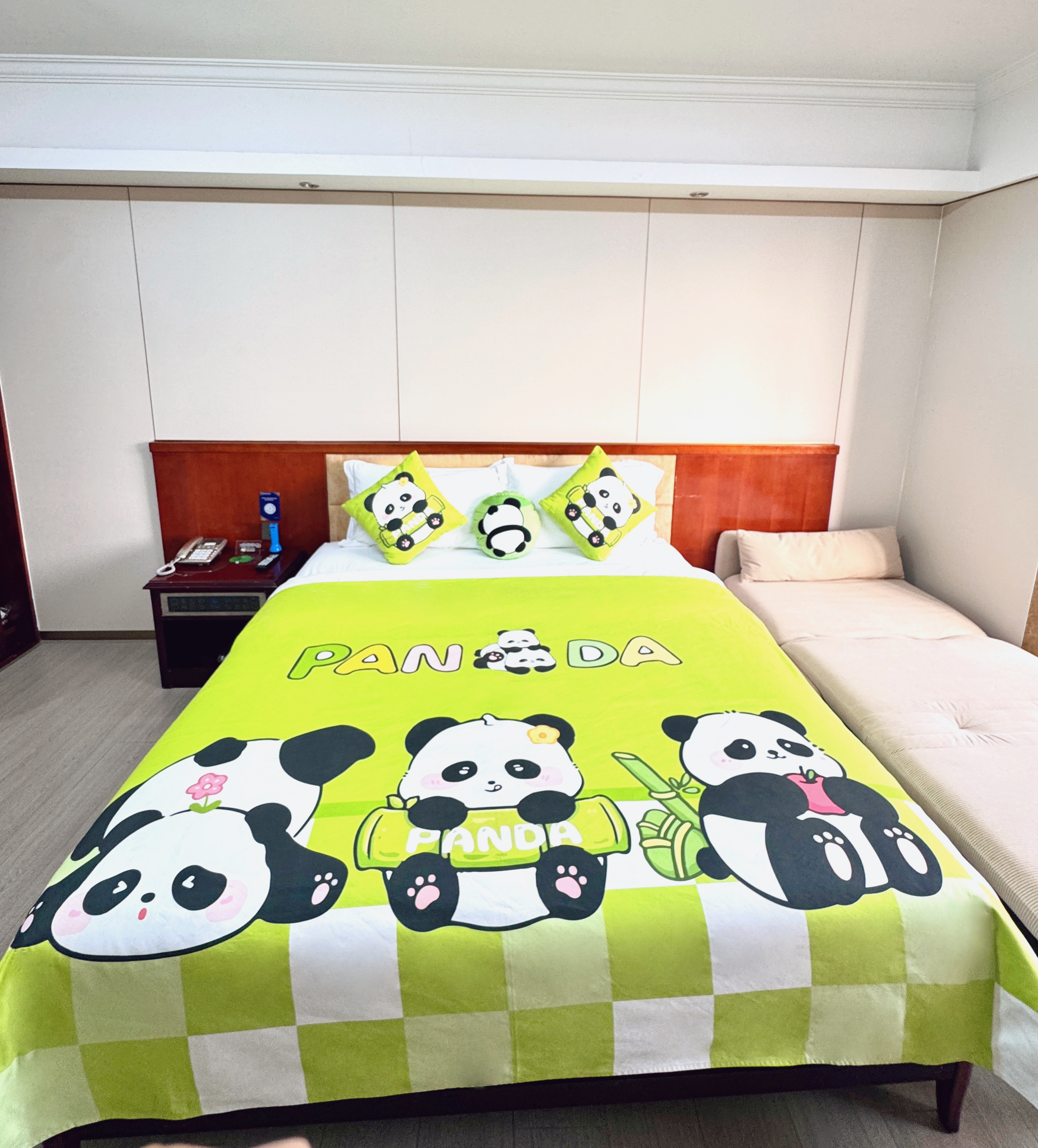 Huahai Hotel (Guangzhou Jiangnanxi changgang Metro Station)亲子大床房【趣享|高空城景+宽敞明亮+童趣十足】