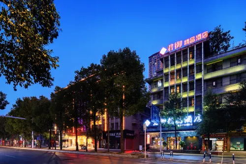 Junyu Boutique Hotel (Wanyuan Railway Station)