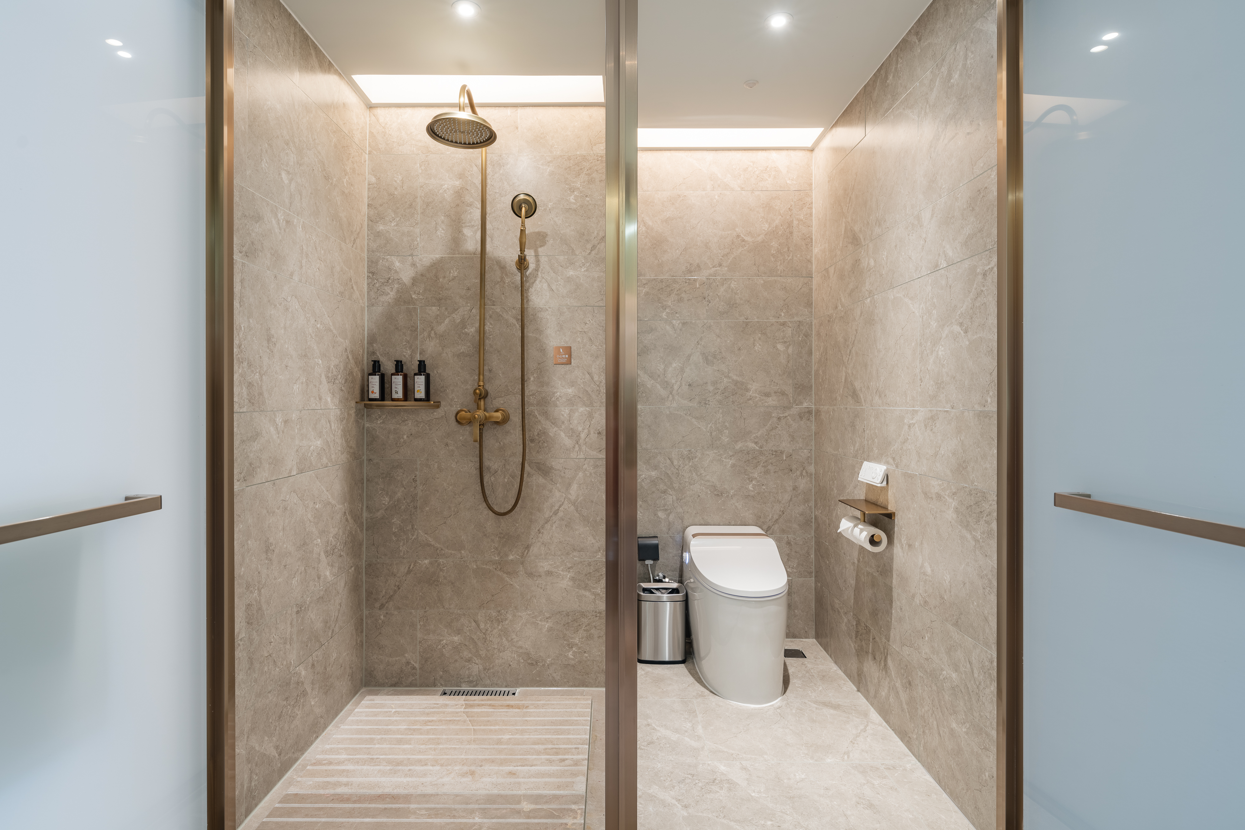 美仑大床房（智能马桶+感应取电+加湿器）