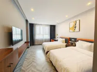 Jianghong Hotel (Korla Railway Station 218 National Road)