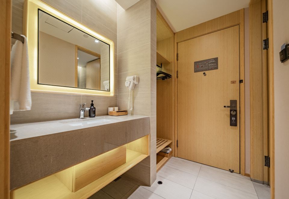 高级大床房A【房间乾净+舒适安静】