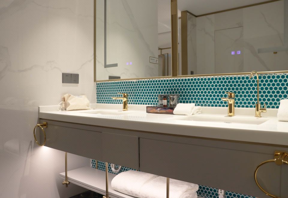 豪华商务大床房