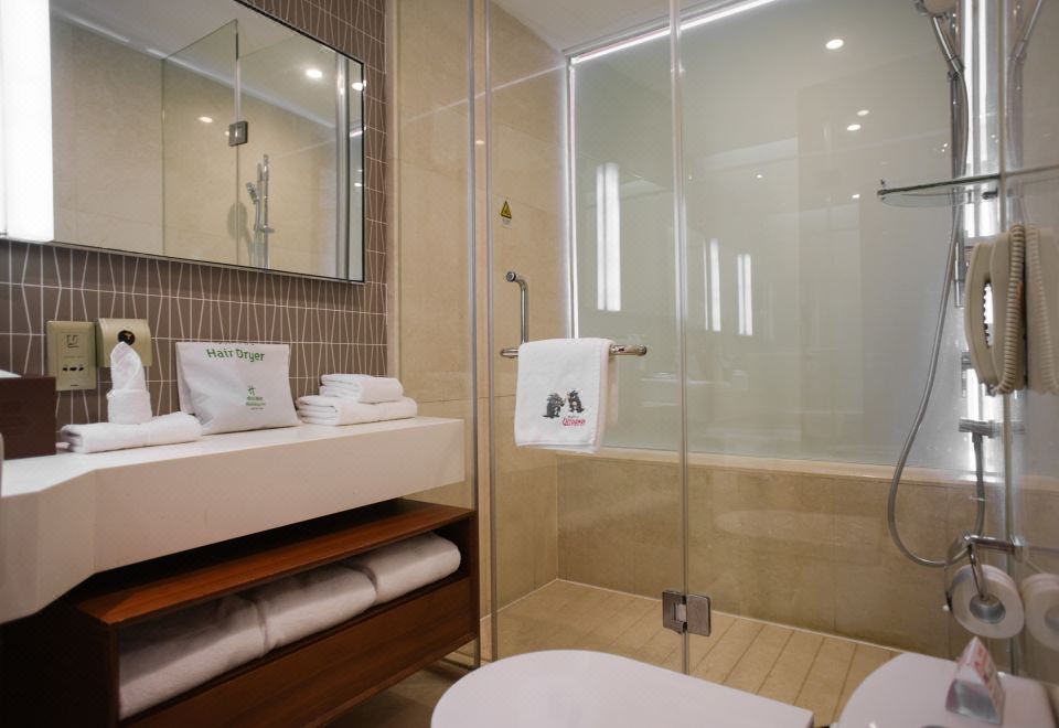 Holiday Inn Shanghai HongqiaoUltraman Theme Family Room