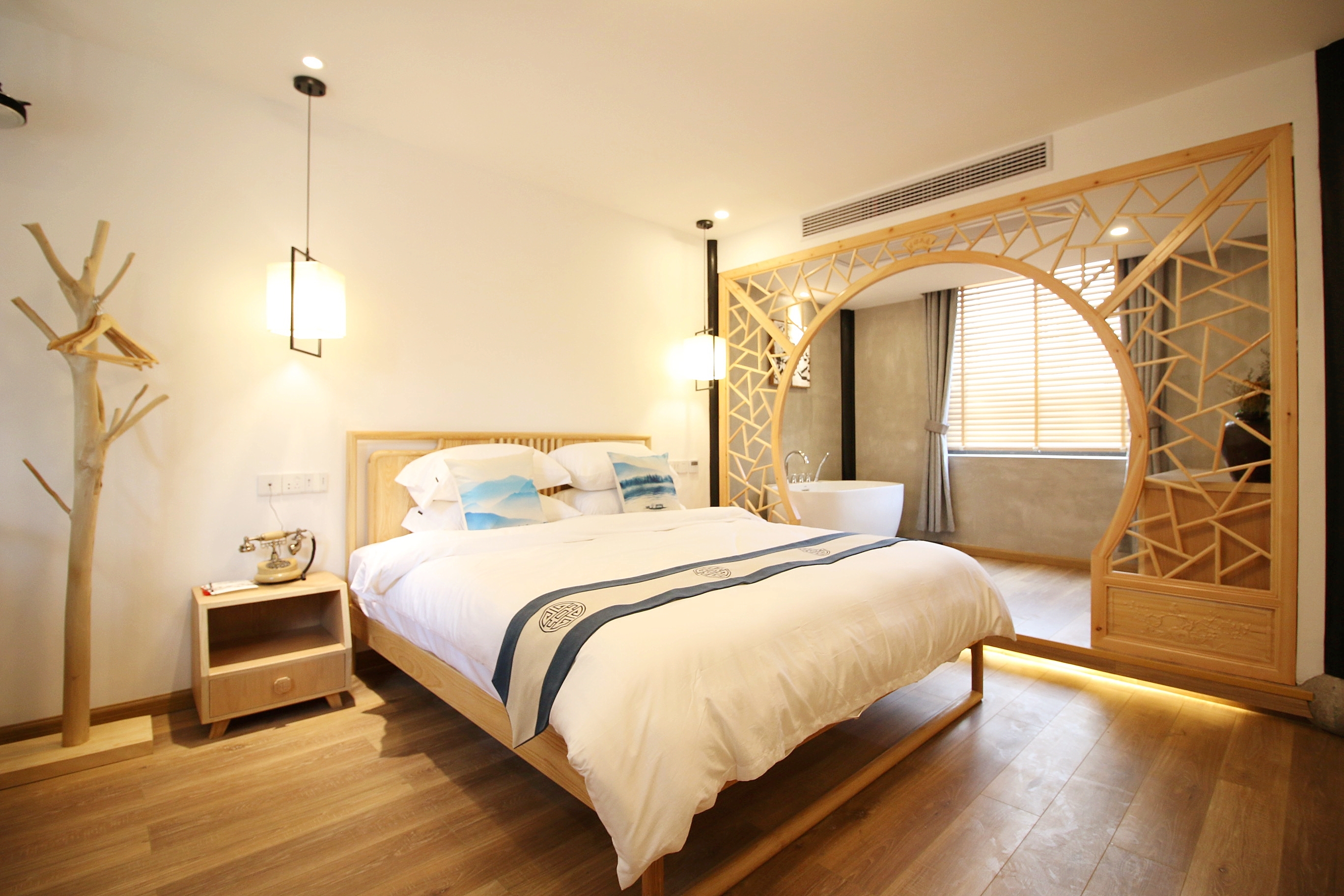 修竹|庭院大床房（超大空间＋独立浴缸+新中式全身镜）