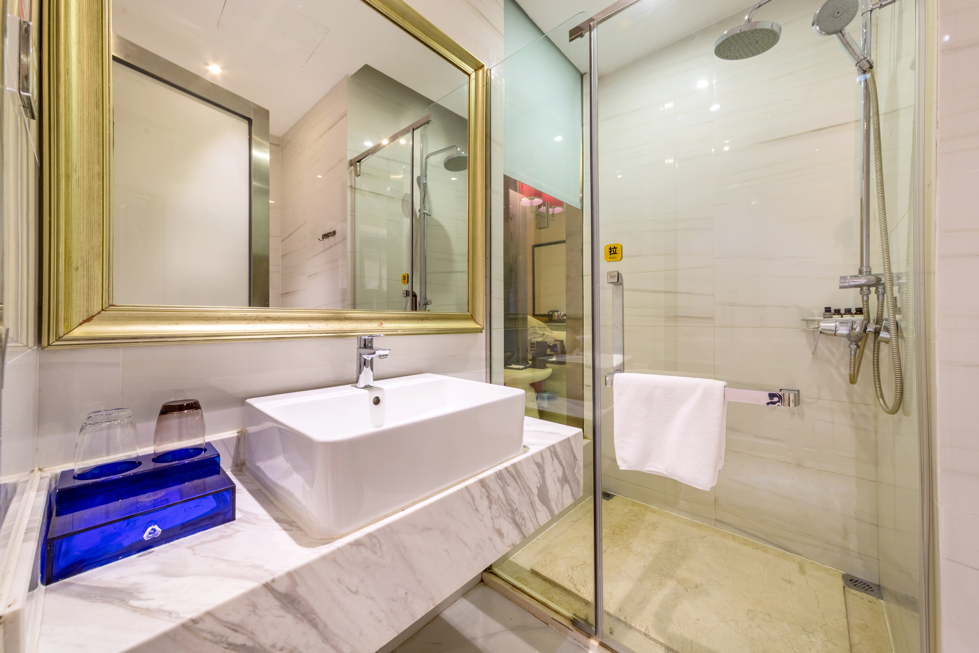 Shenwan Hotel (Shenzhen Futian Convention and Exhibition Center Gangxia Subway Station)Business Single Room