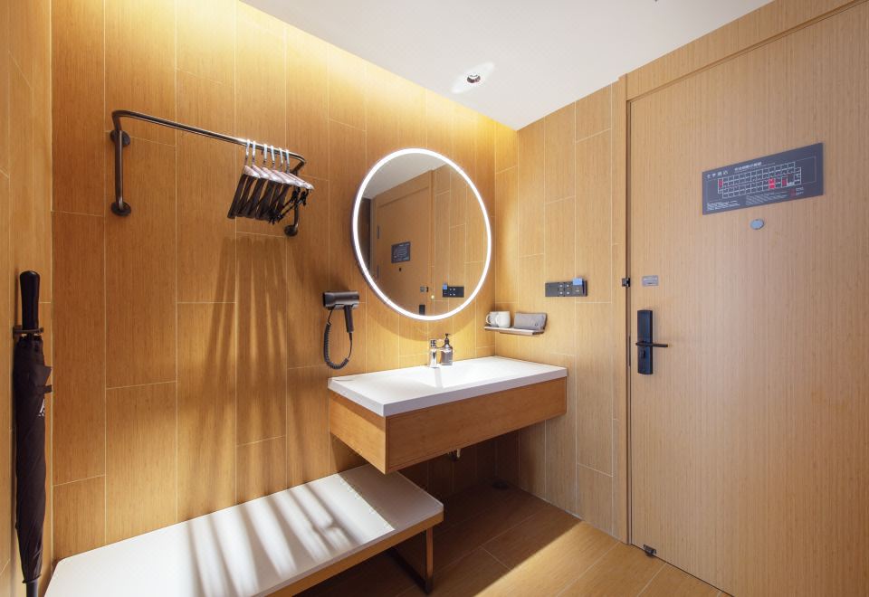 高級大床房【木香茶韻 ·禪意空間 ·零壓好眠】