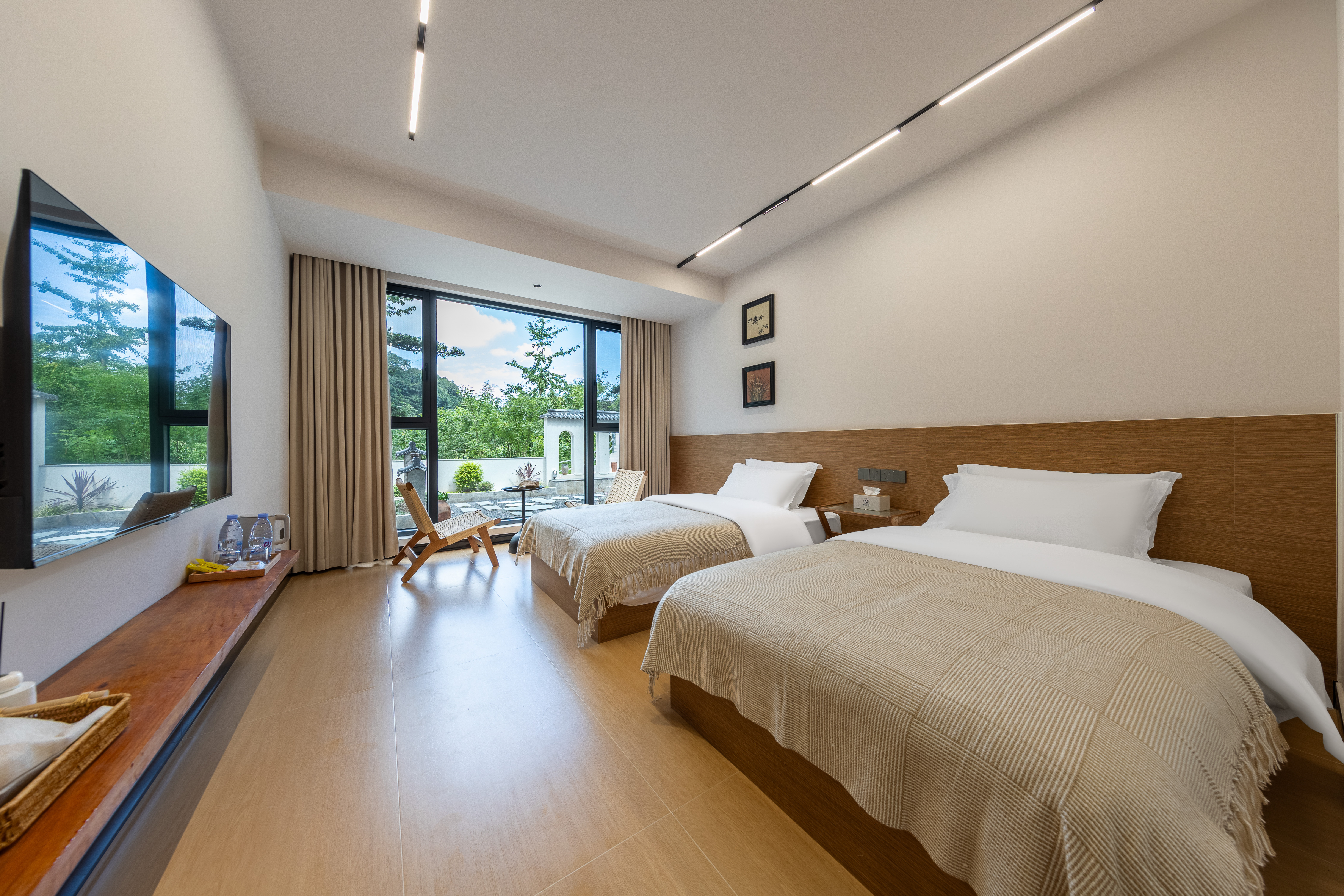 Cluster Blossom Elegant Twin Room