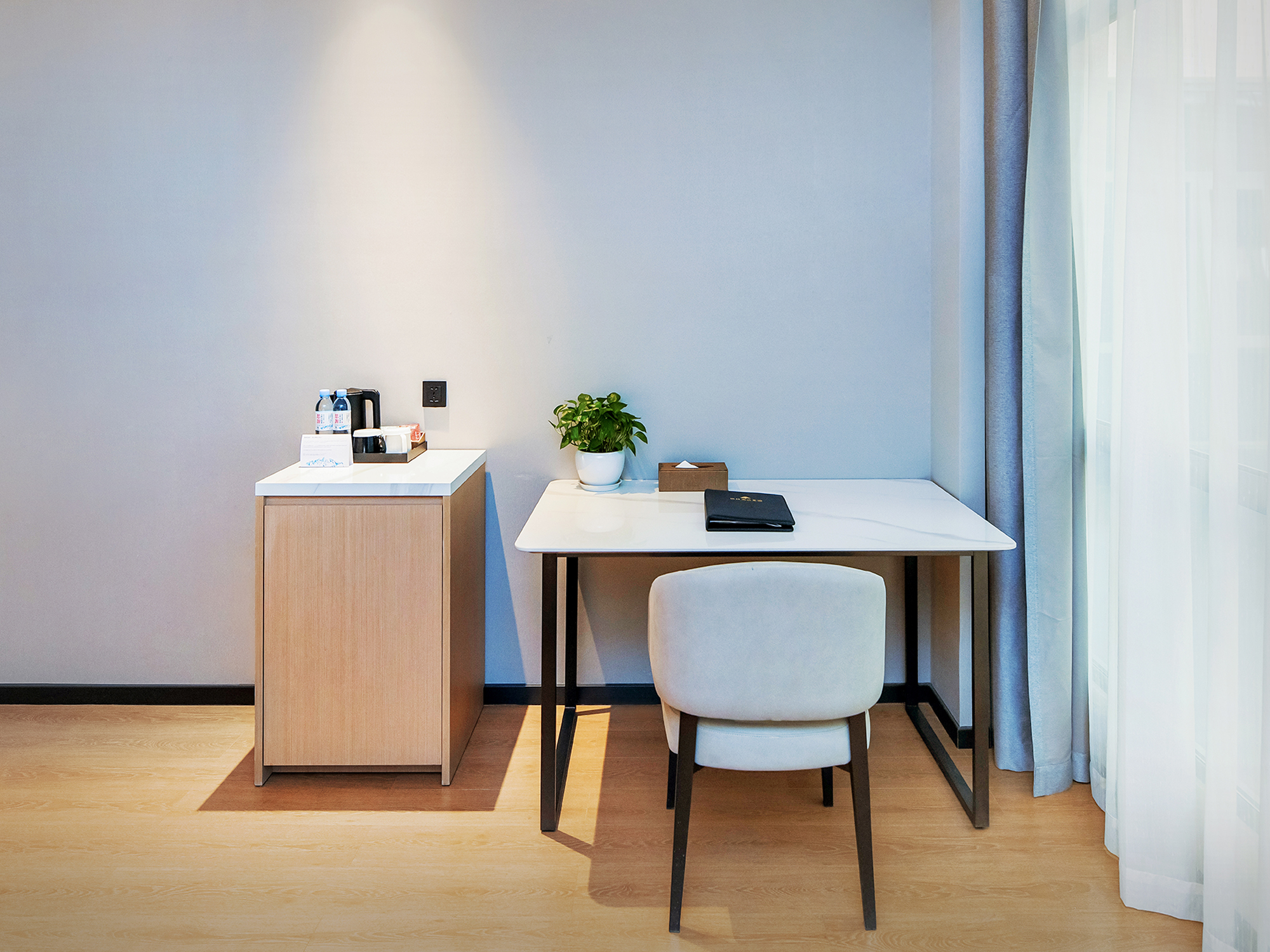 豪华三床房（落地窗+休闲时光）