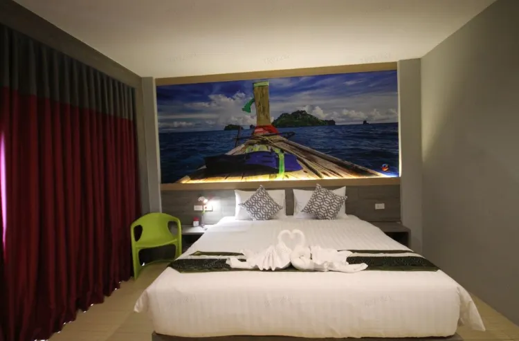 ห้องดีลักซ์ เตียงใหญ่ 1 เตียง