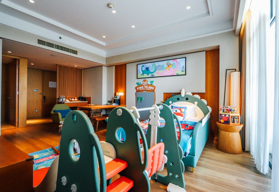 酷芽超级飞侠家庭套房（恐龙小童床+滑梯+积木墙+秋千）