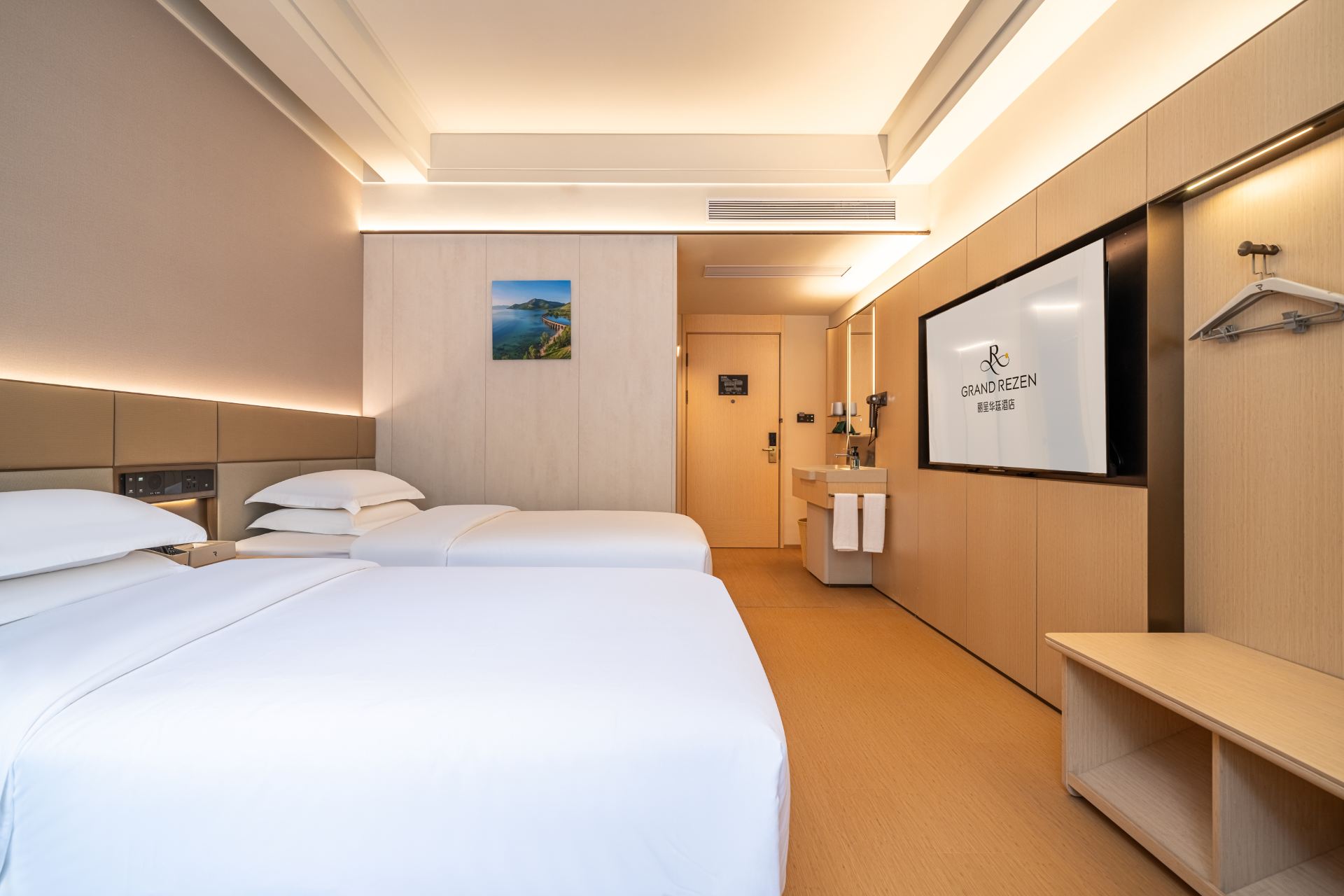 Simple 2-bed Room