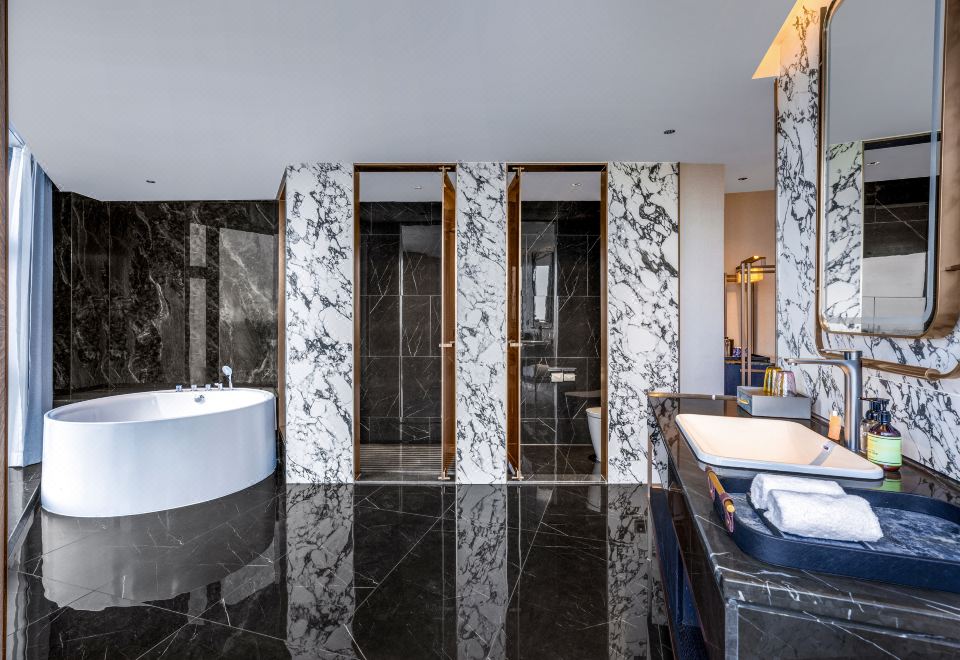 行政大床房（觀景浴缸+輕奢設計+Mini Bar）