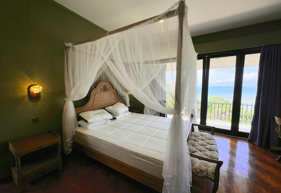 The SeaGreen Loft With Seaview Balcony