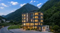 Lixian Bipeng Valley Yulan Huating Hotel