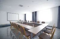 Jianghong Hotel (Korla Railway Station 218 National Road)