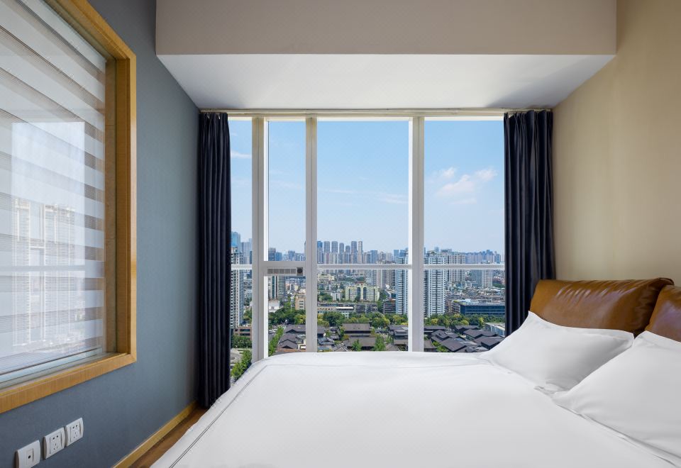 太古观景两室一厅双衞套房（落地窗+烘乾洗衣机+投影