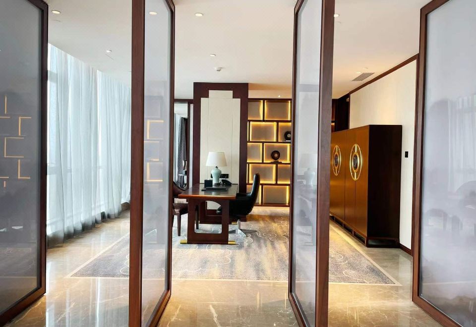 总统度假套房【高楼层落地窗】