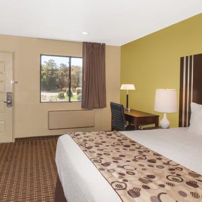 King Studio Suite - Non-Smoking 聖荷西機場温德姆戴斯酒店優惠