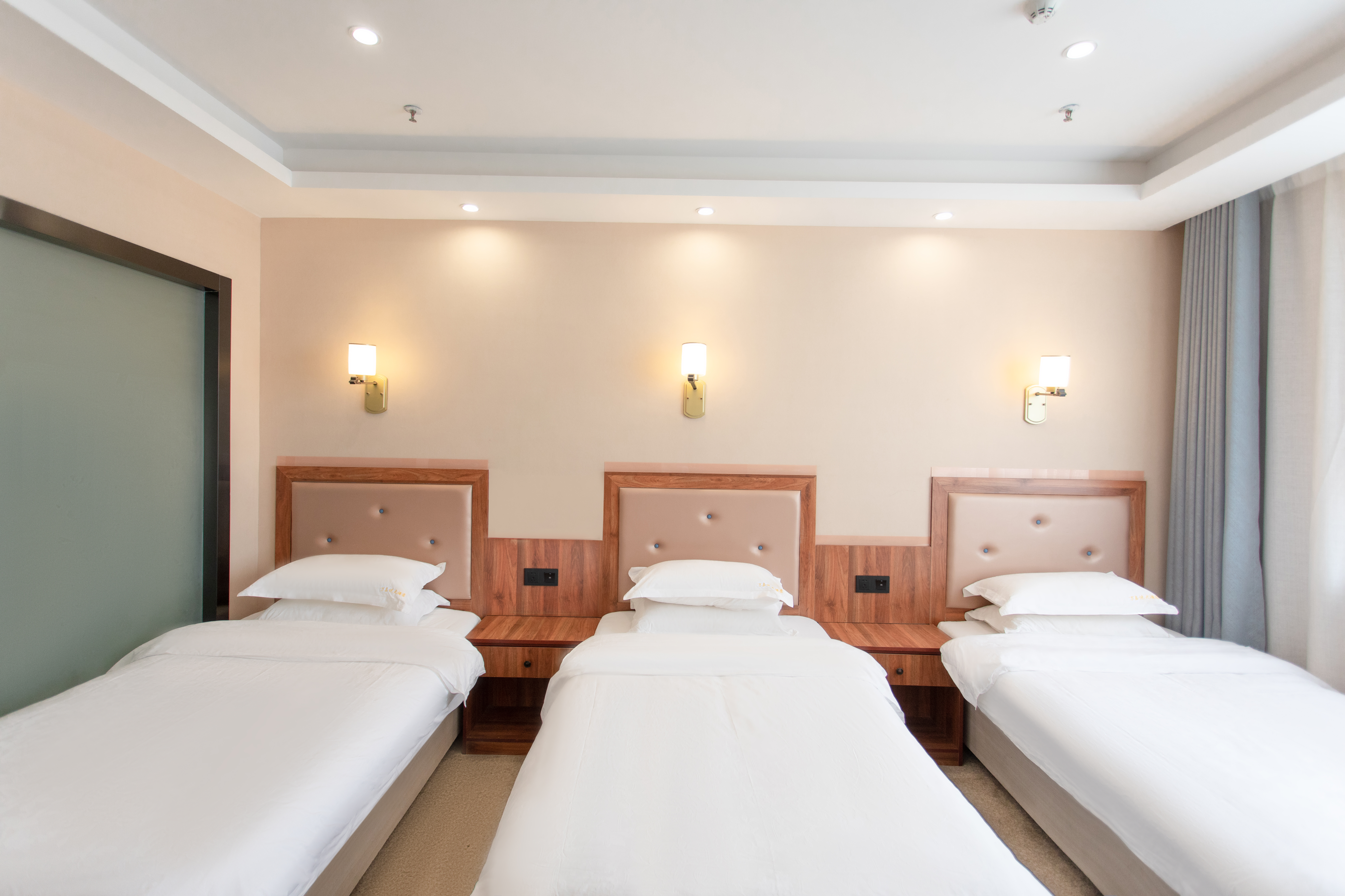 Huocheng Wanjiayue Hotel豪华中式三人房（舒适床品+超大空间）