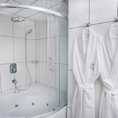 Deluxe Triple Room World Point Reis Inn Hotel Promo Code