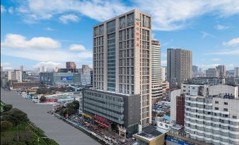 Vienna Hotel (Xuzhou Suning Plaza Pengcheng Metro Station)