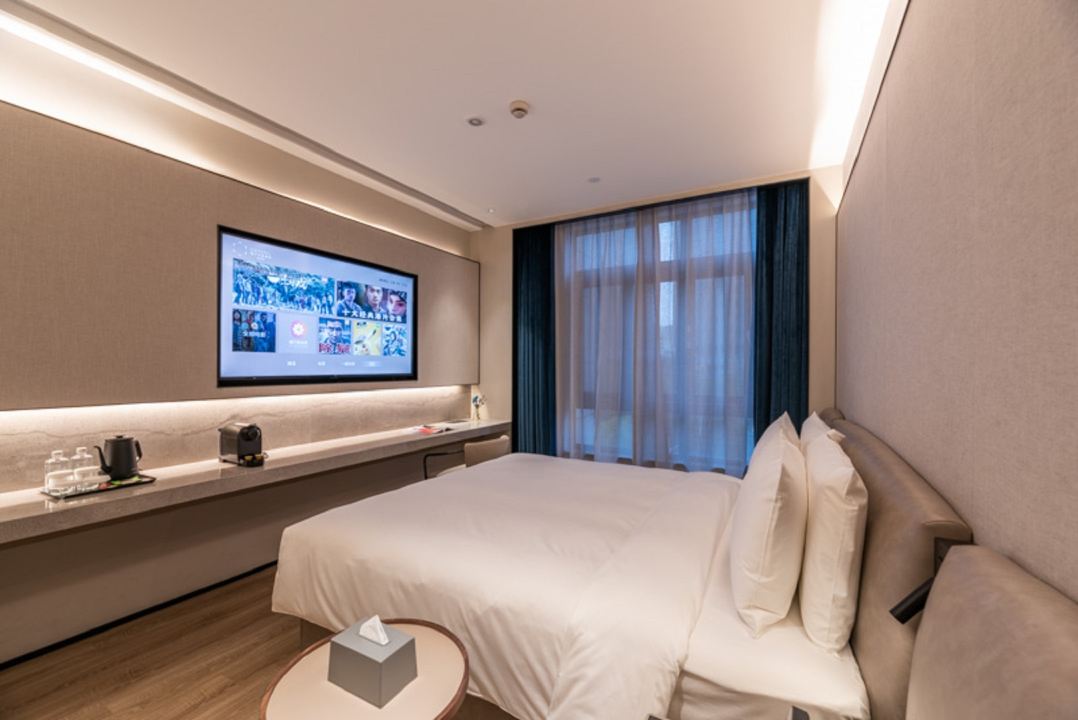 豪华大床房（私享Coffee机+手机投屏+冰箱minibar）