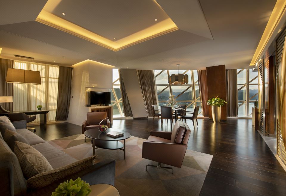Sunrise Kempinski Hotel BeijingFamily Grand Suite - Lake-View